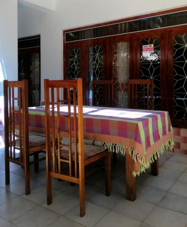 Hotel Santis Хикадува Екстериор снимка
